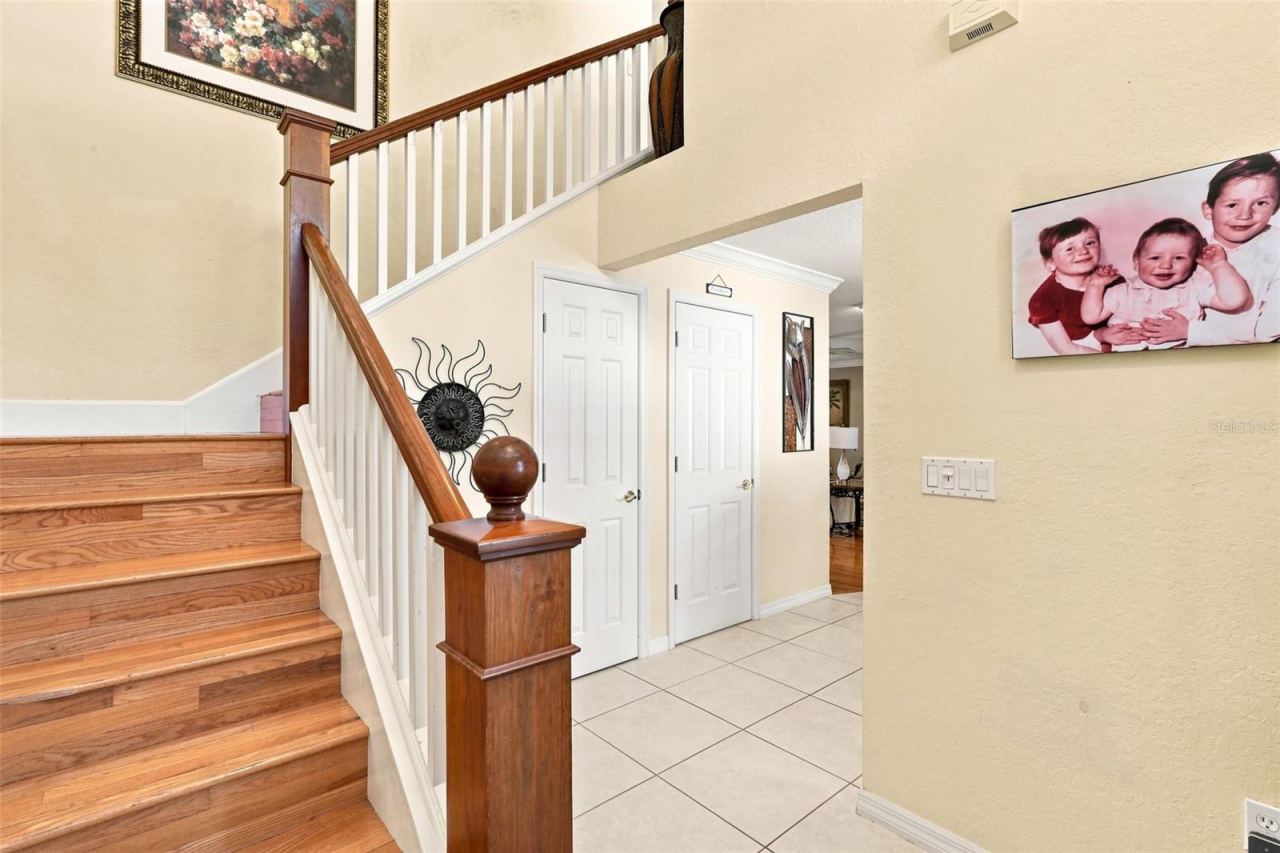 Photo 7 of 20: Entryway