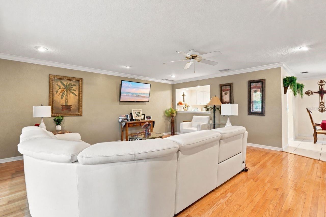 Photo 20 of 20: Living RoomVirtually Altered