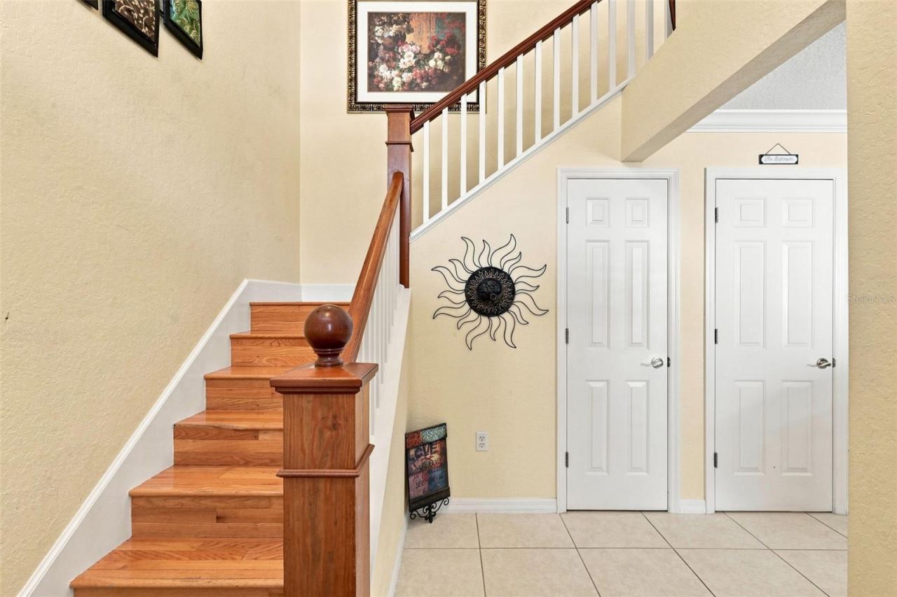 Photo 6 of 20: Entryway