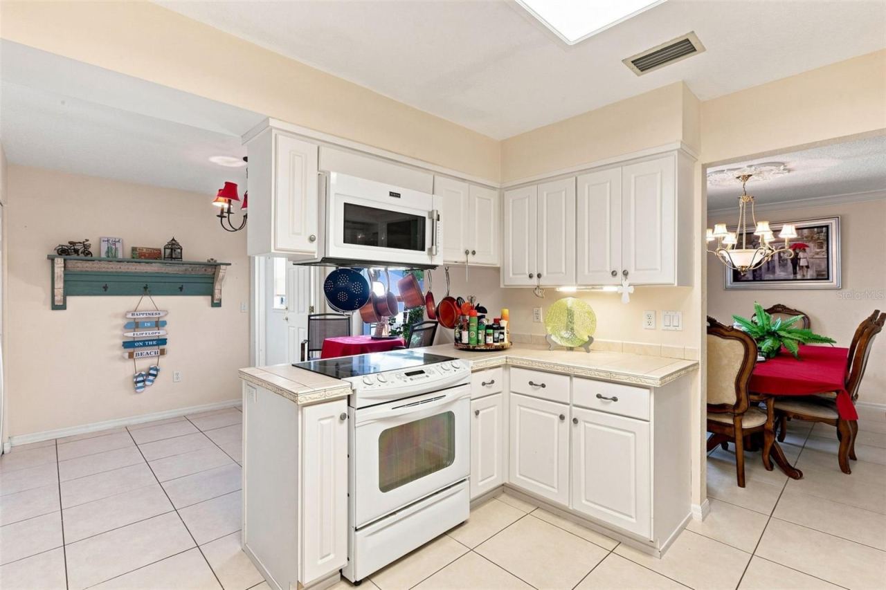 Photo 12 of 20: Kitchen