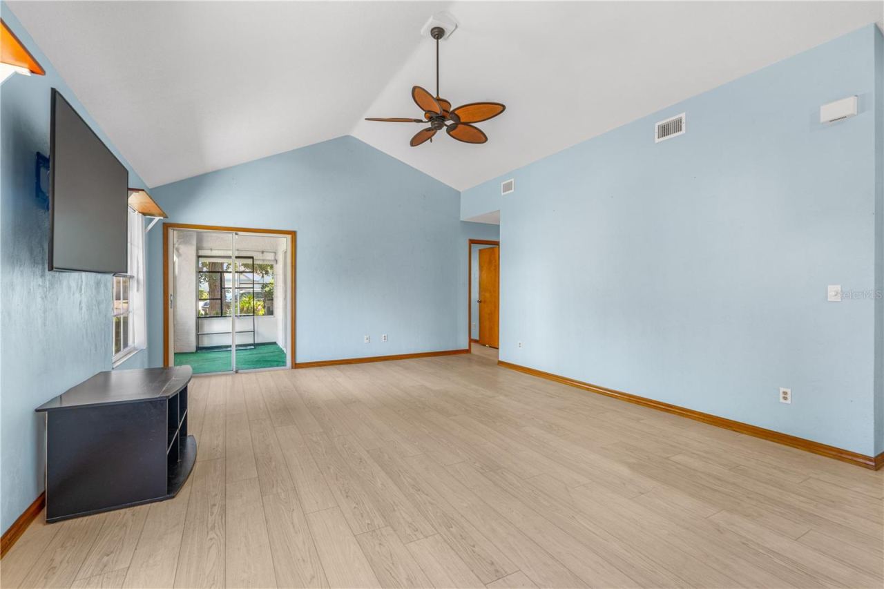 Photo 9 of 20: Soaring Ceilings in Living/Dining Areas