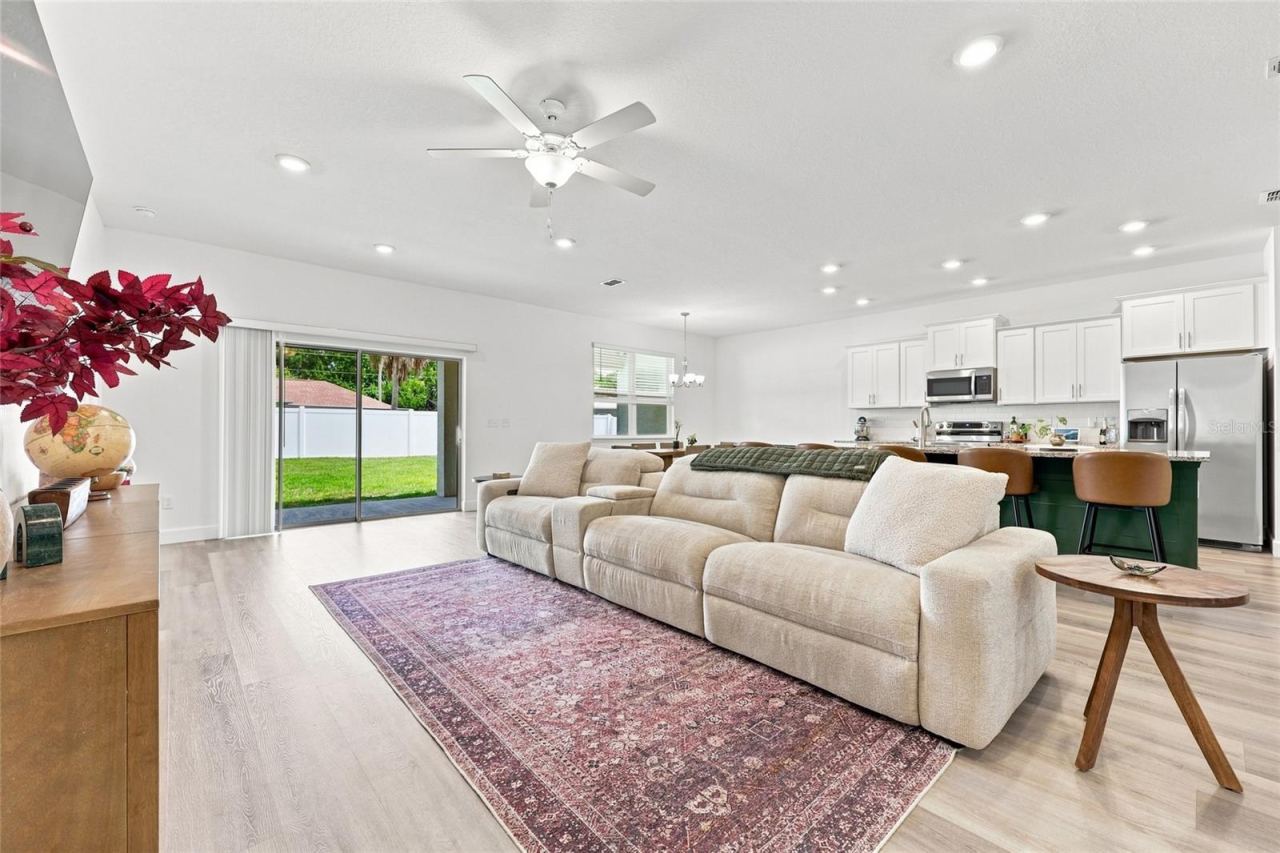 Photo 4 of 20: Open floor