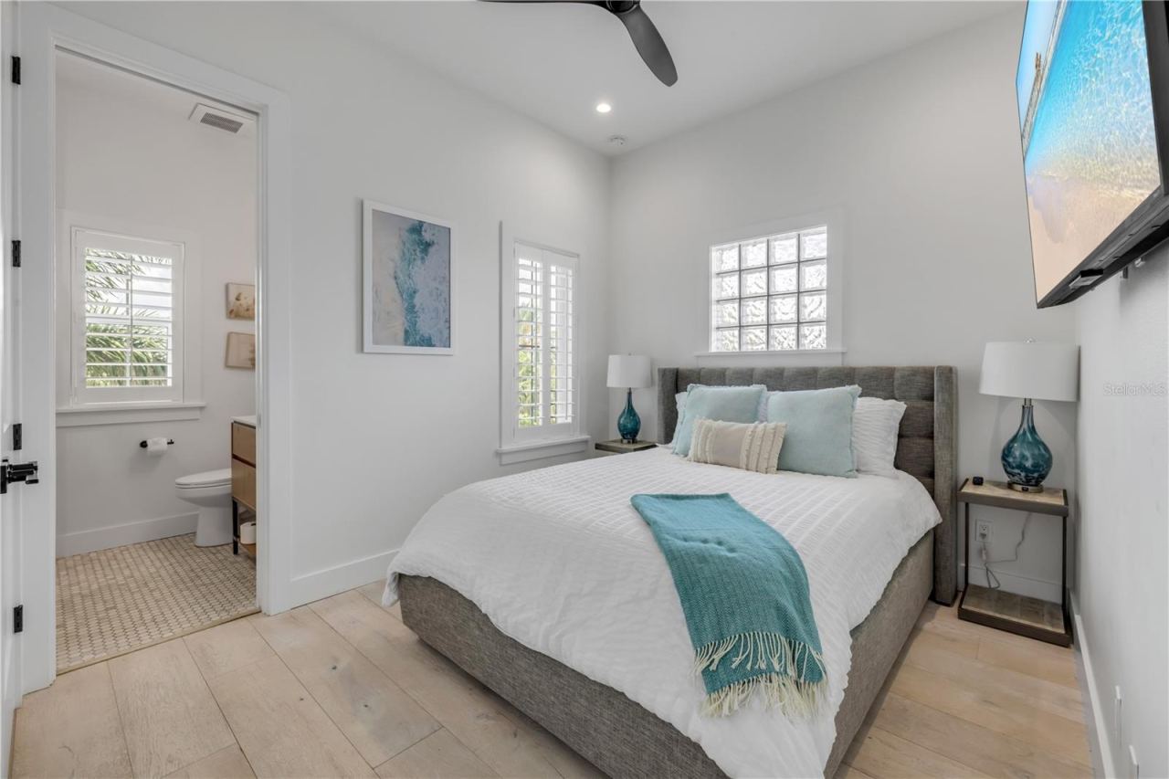 Photo 18 of 20: Guest Bedroom 1