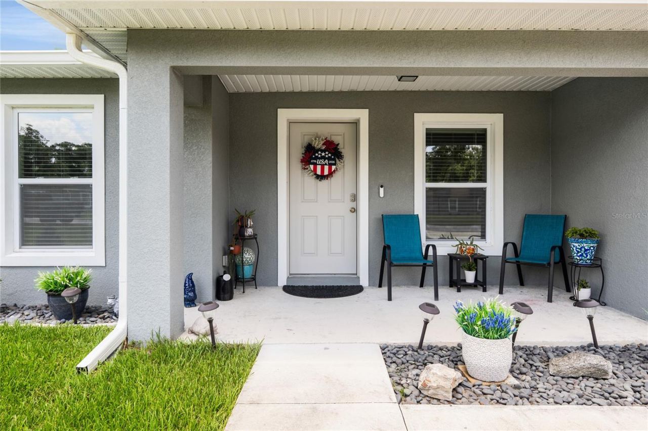 Photo 2 of 20: Porch