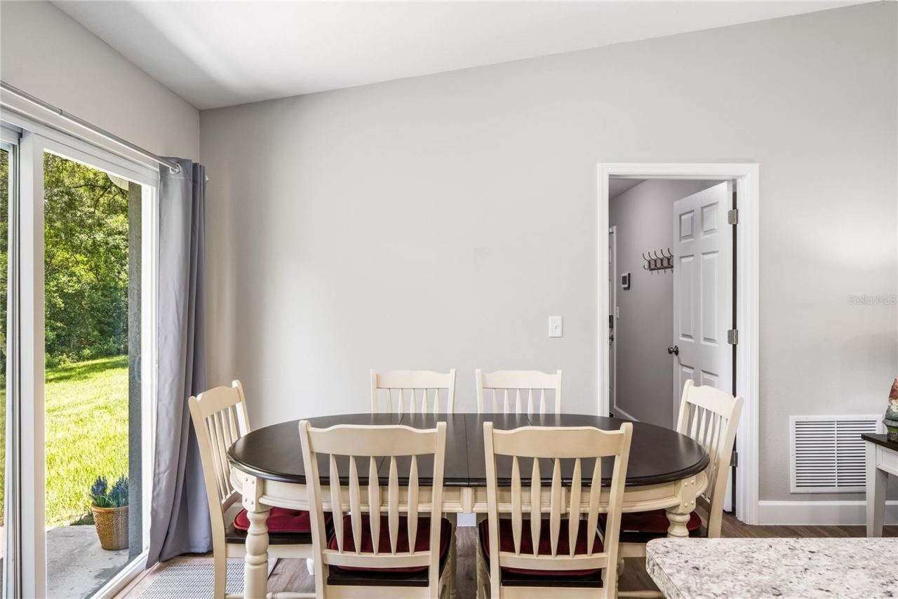 Photo 8 of 20: Dining Area