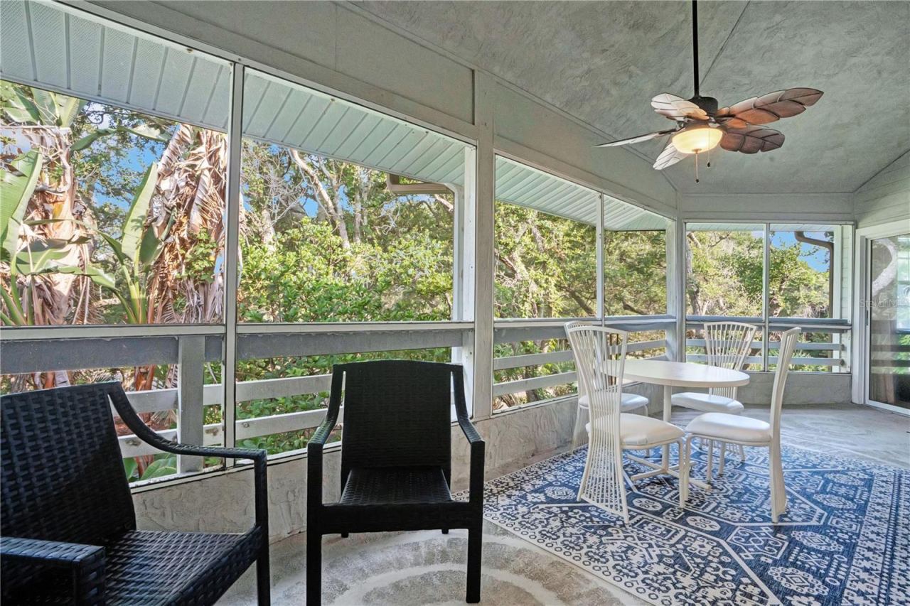 Photo 11 of 20: Large private screened balcony