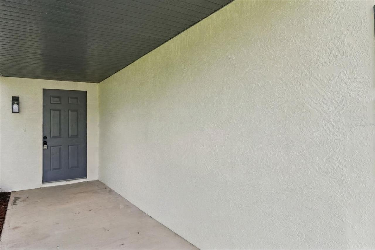 Photo 4 of 20: Front Entry Covered