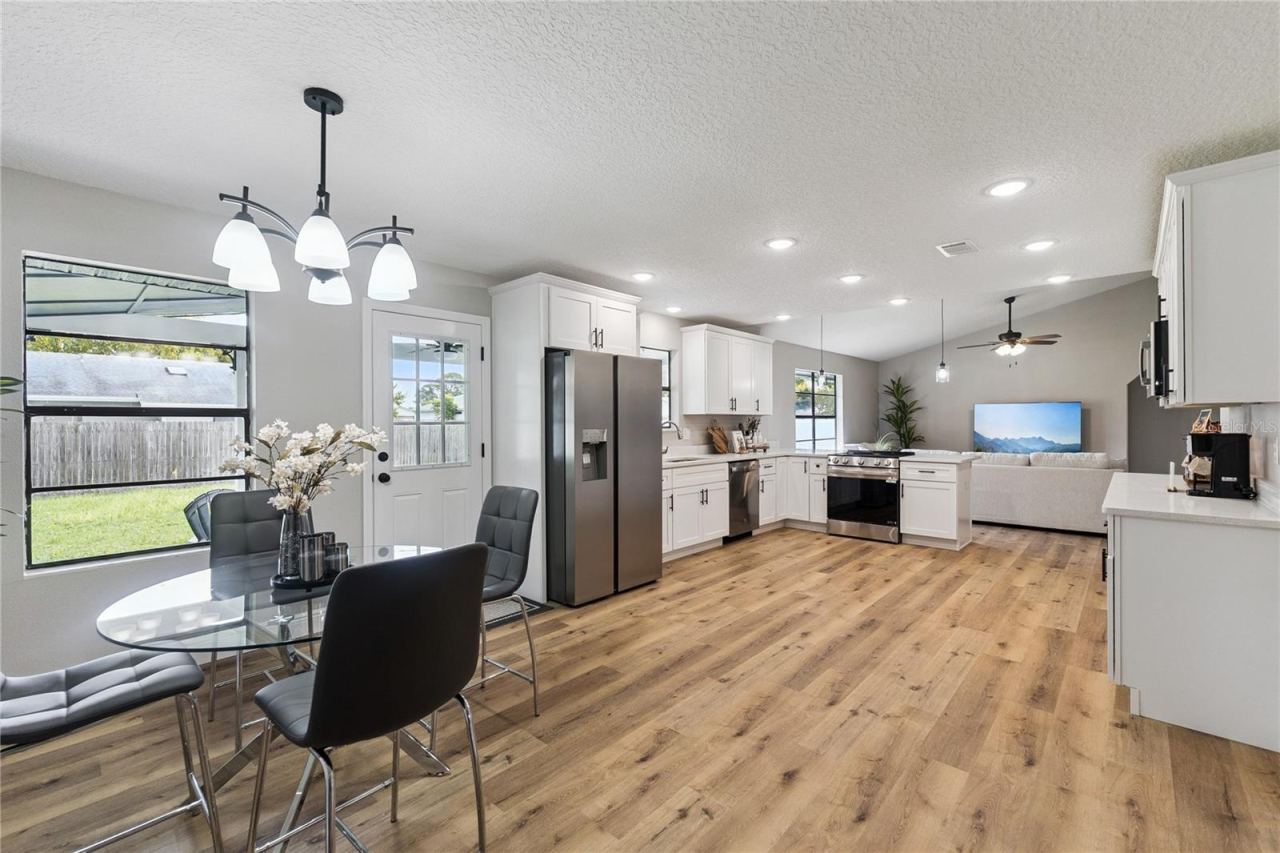 Photo 12 of 20: Kitchen/Dining Room