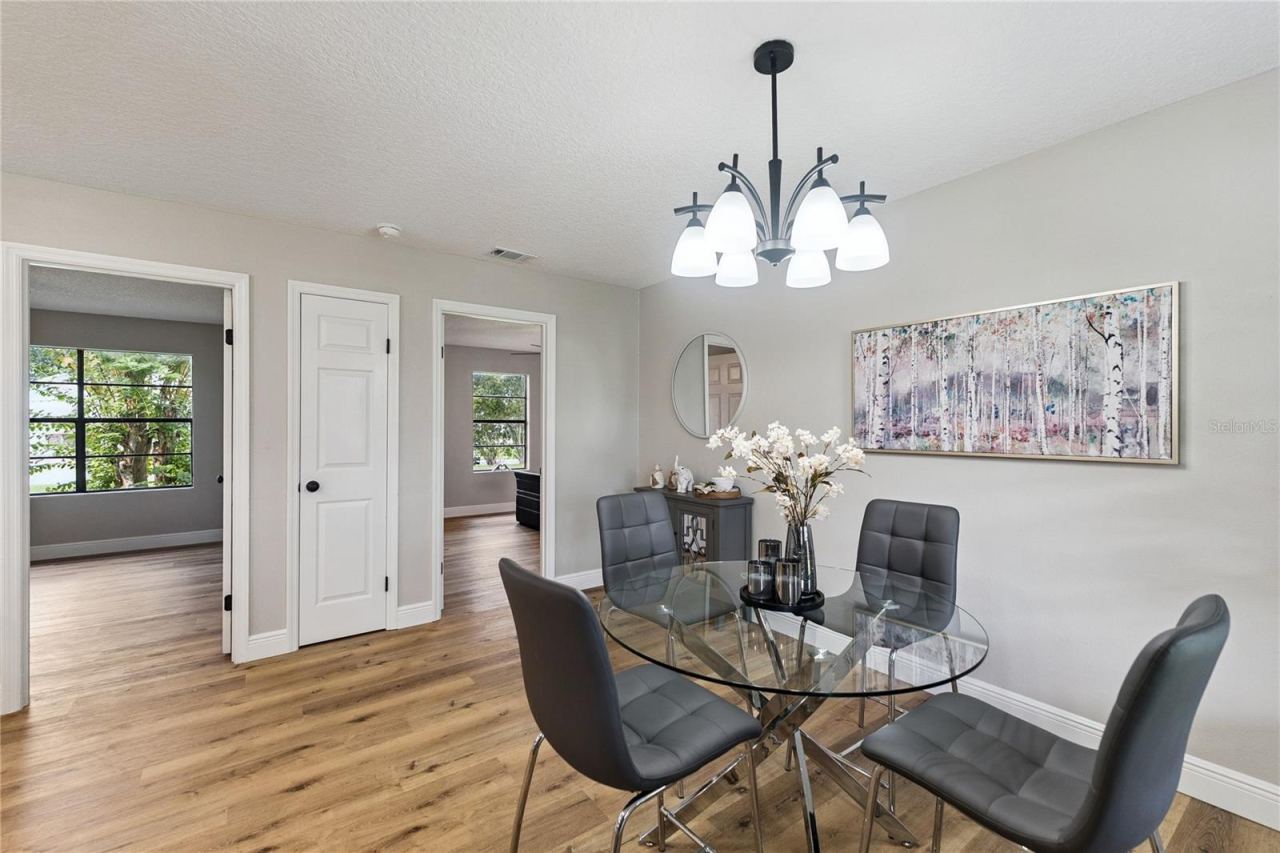 Photo 13 of 20: Dining Room