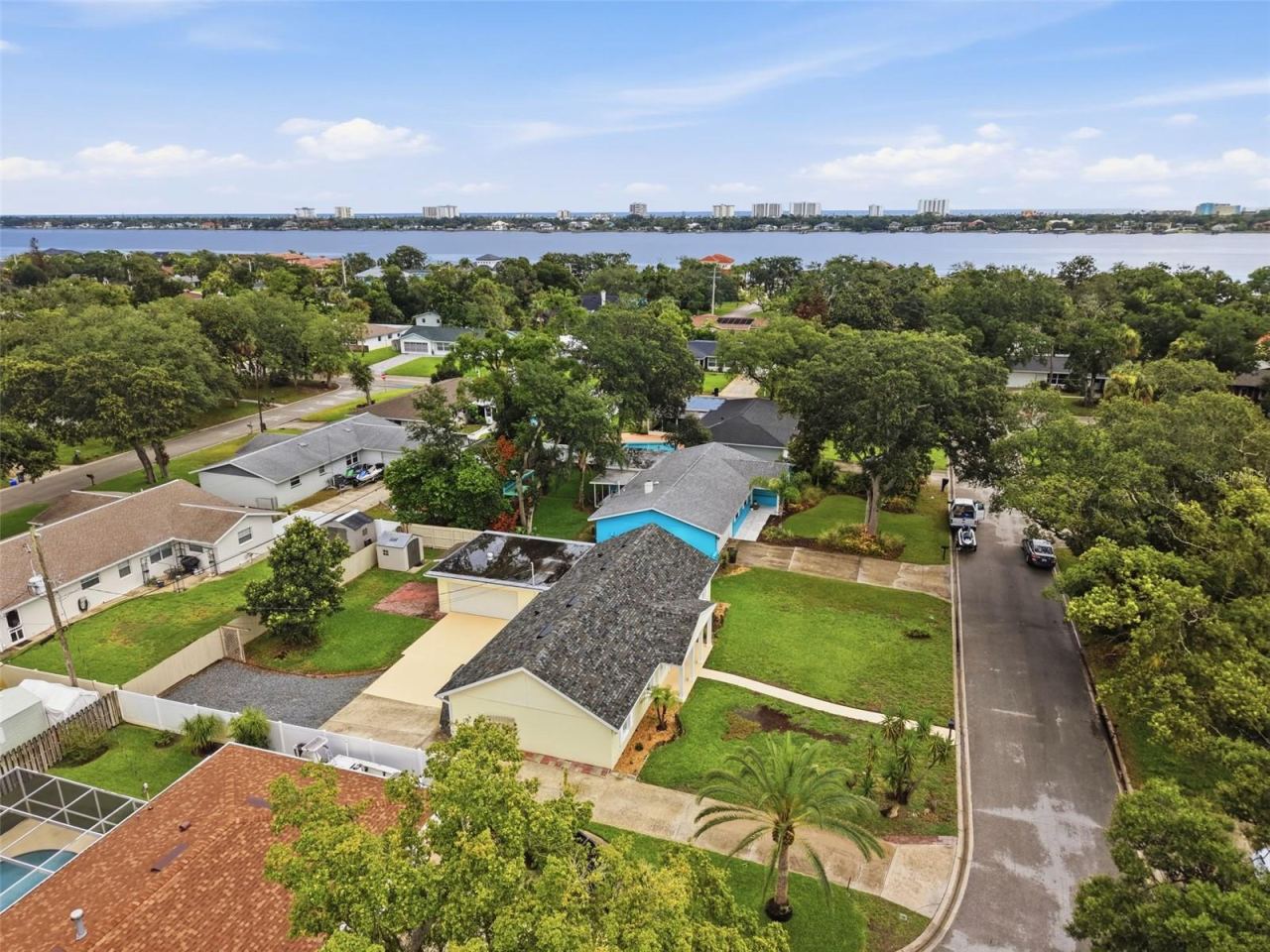 Photo 2 of 20: Situated on a spacious cul-de-sac lot in one of Ormond Beach's most desirable neighborhoods.