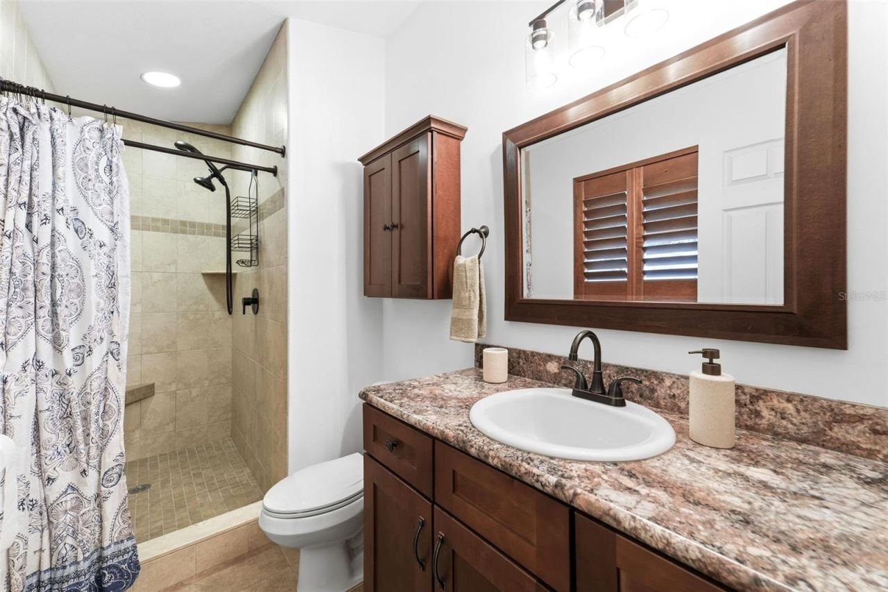 Photo 9 of 20: Beautifully updated with modern finishes.