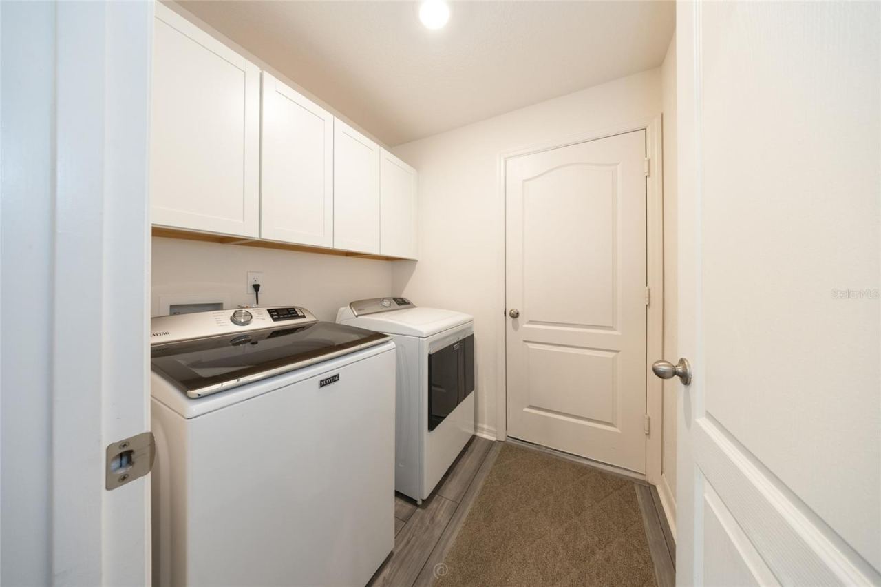 Photo 19 of 20: Washer & Dryer included!