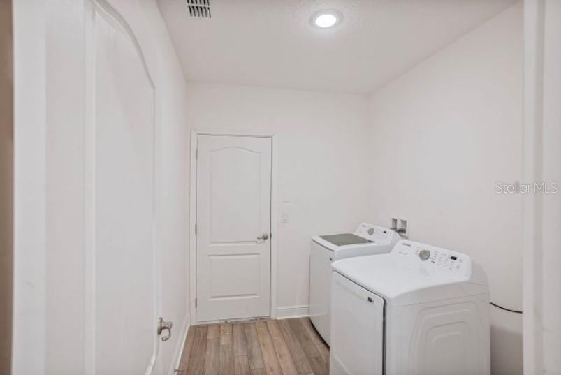 Photo 11 of 16: Model home - actual features may vary.