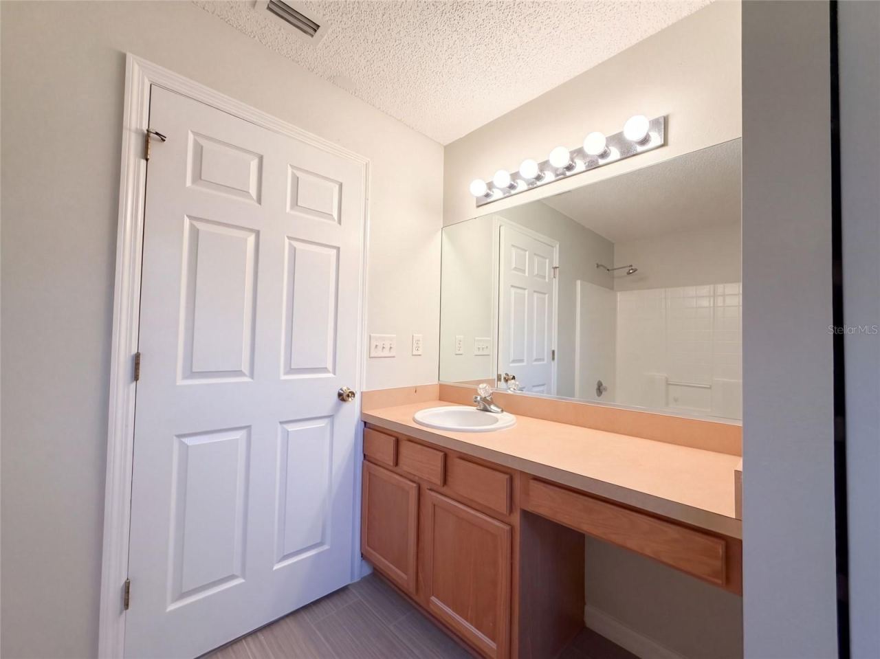 Photo 18 of 20