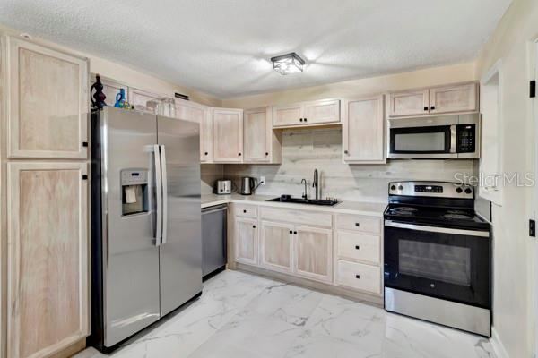 Photo 7 of 20: Kitchen
