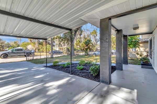 Photo 3 of 20: Carport
