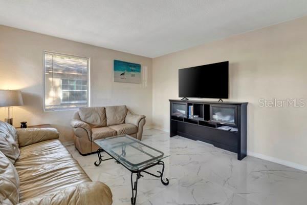 Photo 6 of 20: Living Room