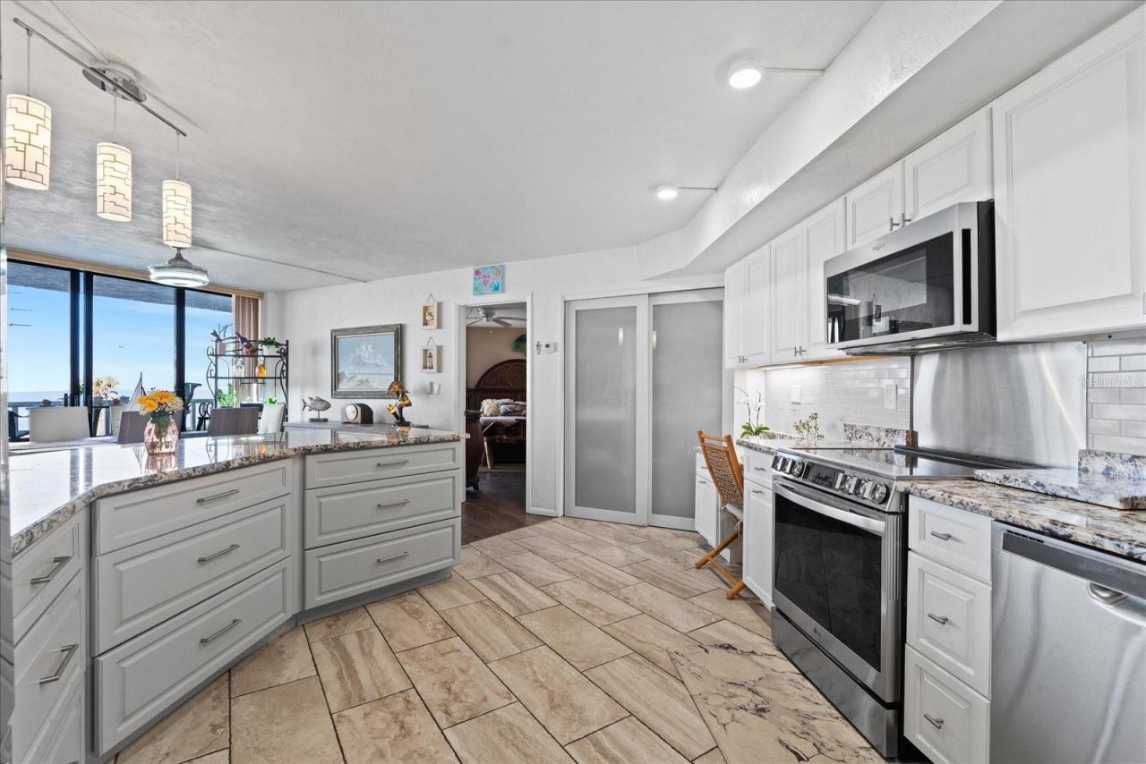 Photo 9 of 20: Kitchen area