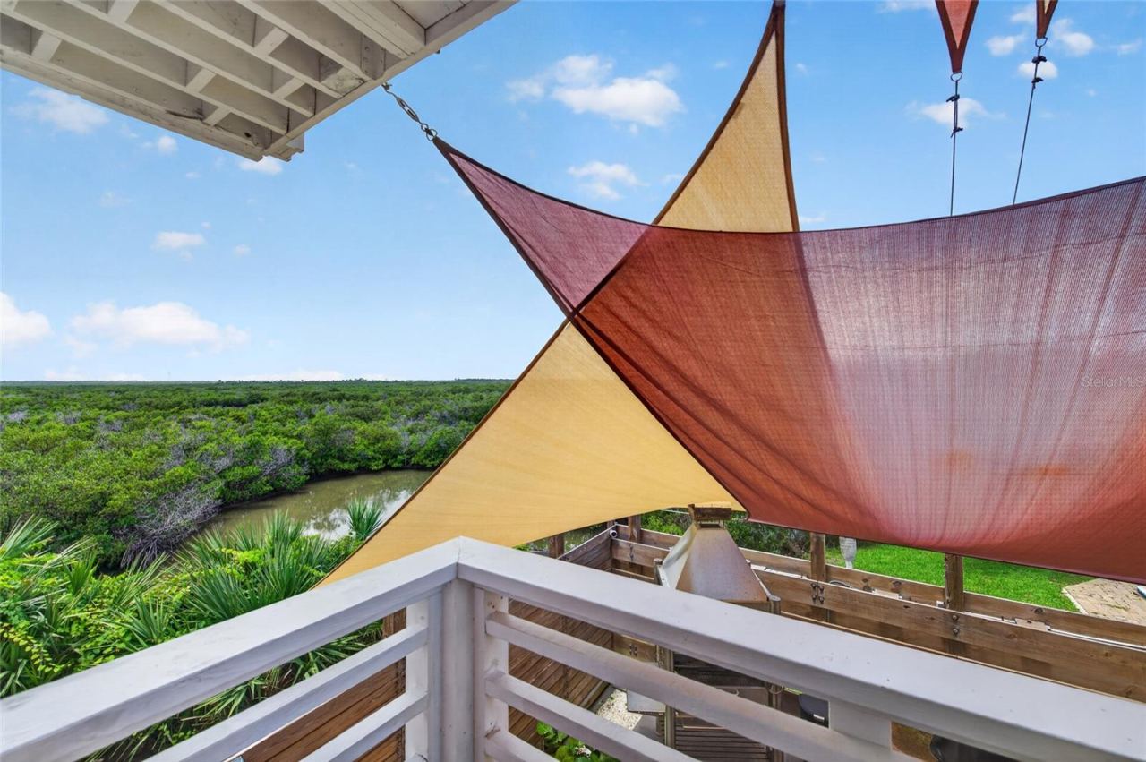 Photo 5 of 20: Living Room Balcony