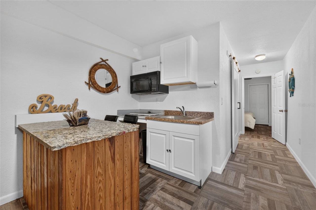 Photo 16 of 20: Kitchenette