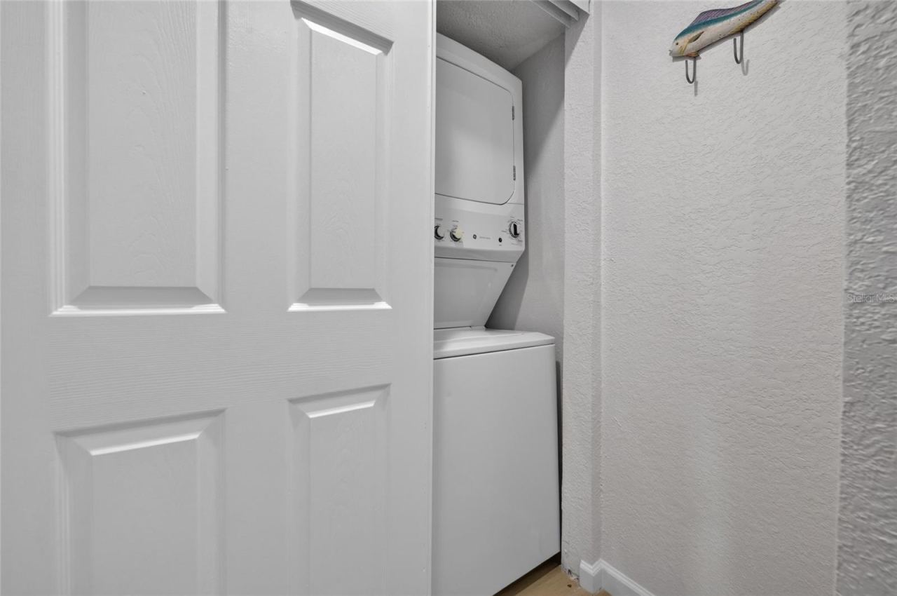 Photo 19 of 20: Laundry / Waterheater