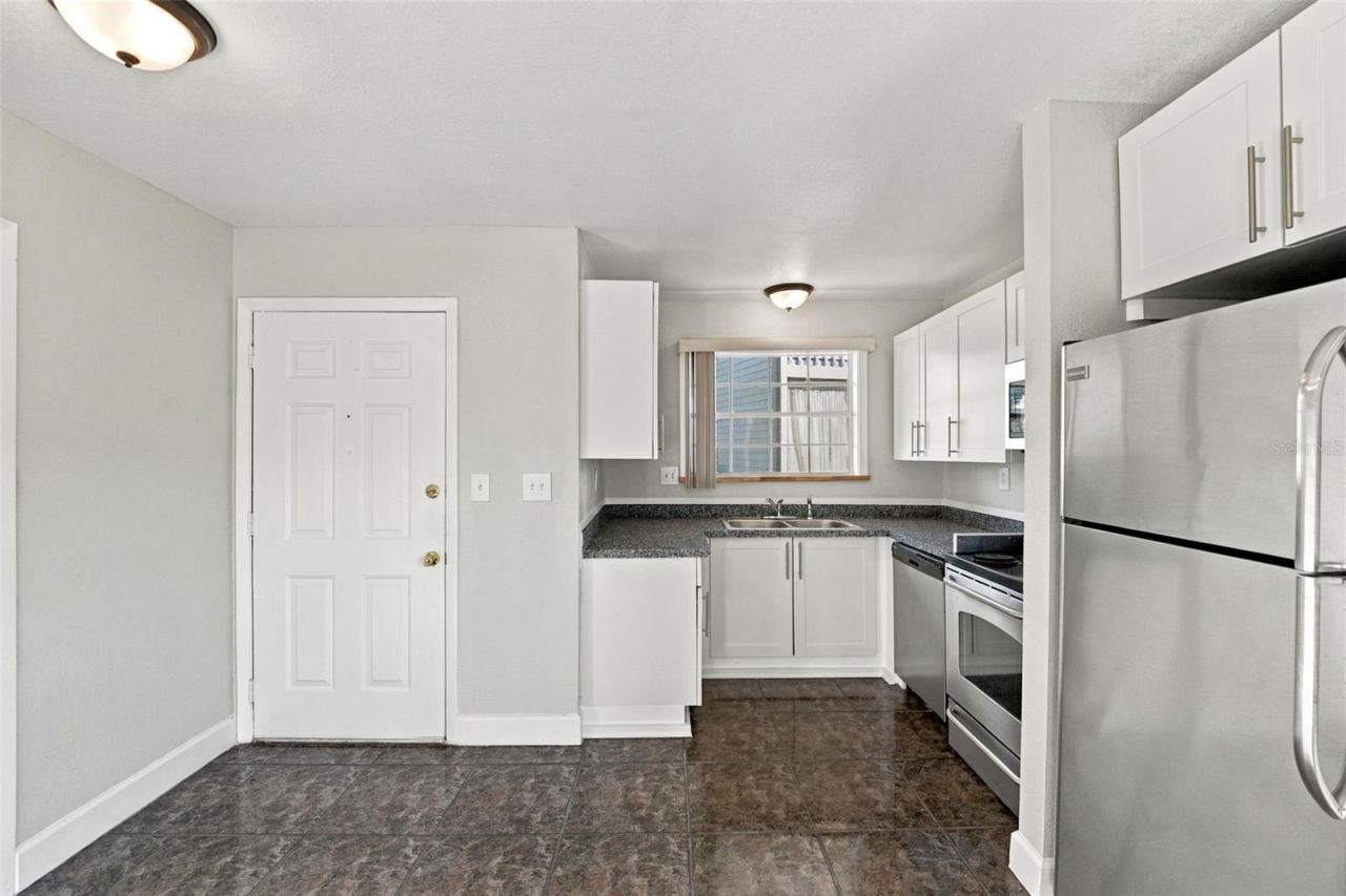 Photo 9 of 20: KITCHEN