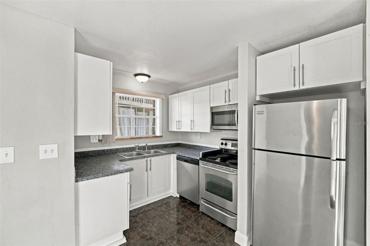 Photo 10 of 20: KITCHEN