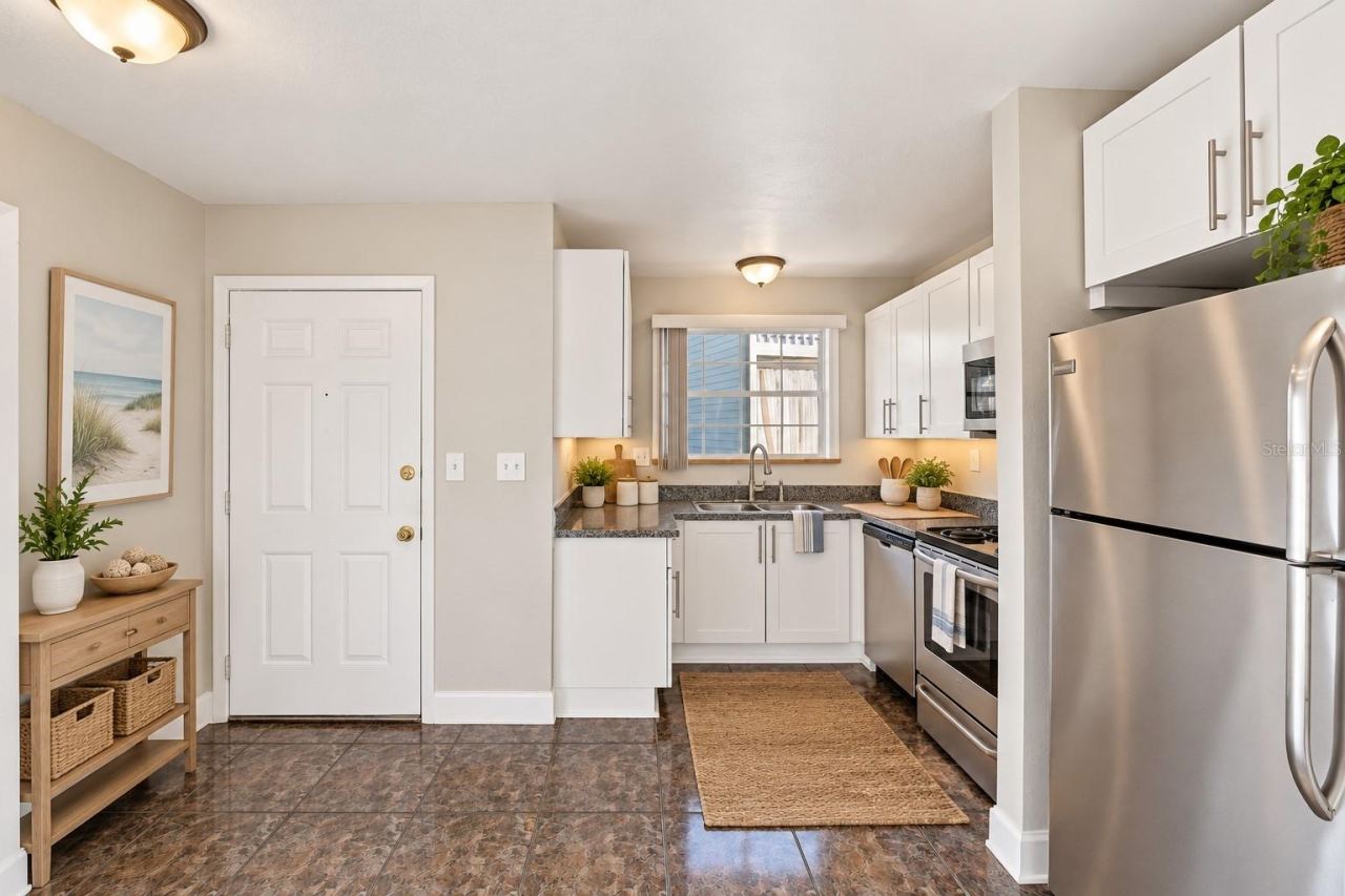 Photo 8 of 20: KITCHEN