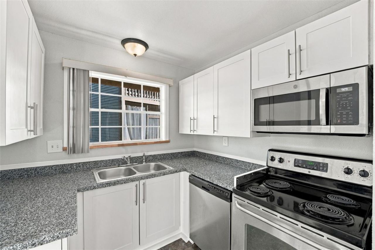 Photo 11 of 20: KITCHEN