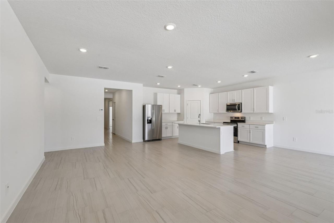 Photo 5 of 20: The interior photos are of another home with the same floor plan and interior finishes. Some details may vary