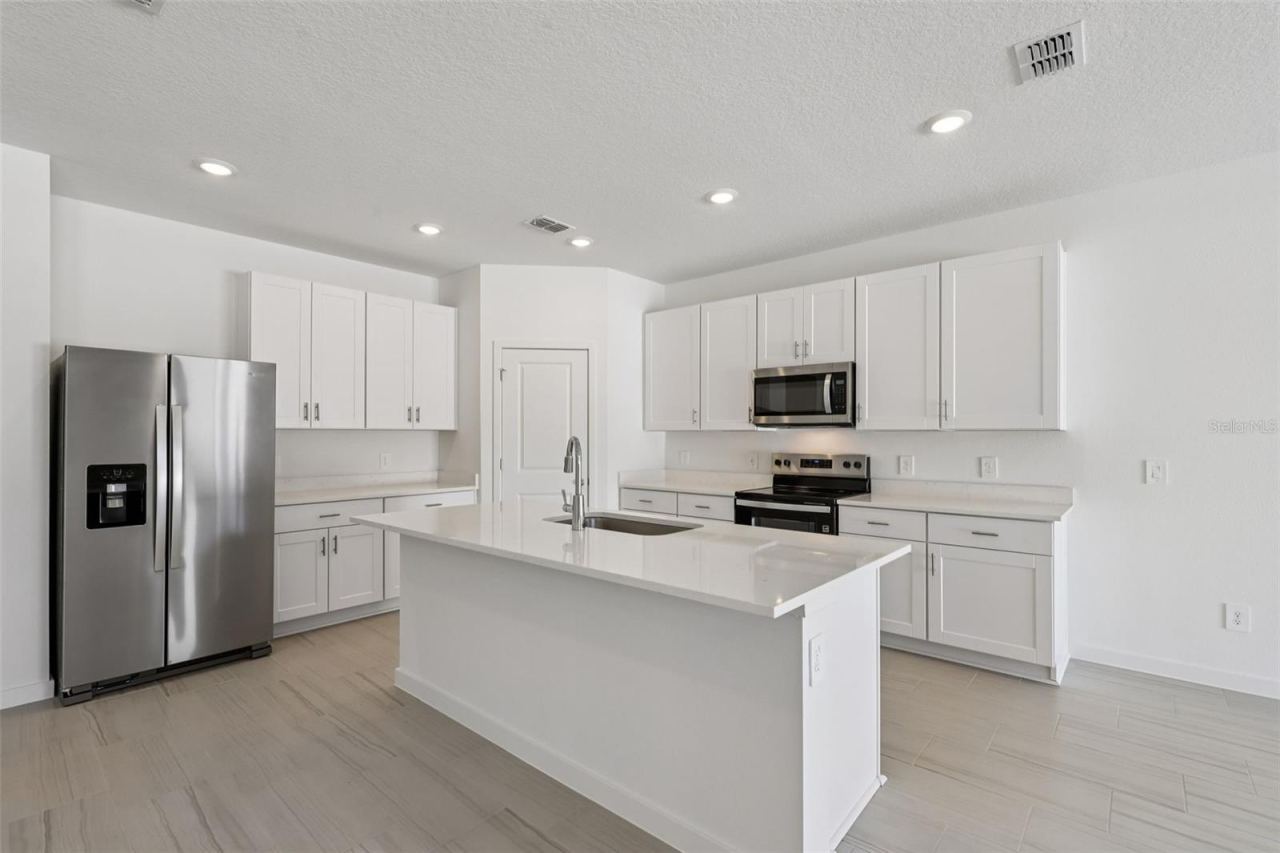 Photo 3 of 20: The interior photos are of another home with the same floor plan and interior finishes. Some details may vary