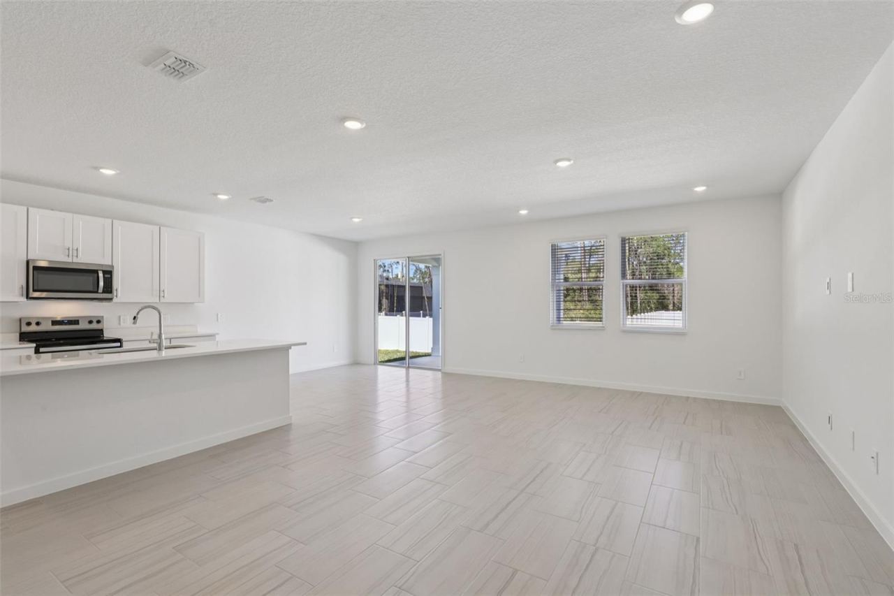 Photo 4 of 20: The interior photos are of another home with the same floor plan and interior finishes. Some details may vary