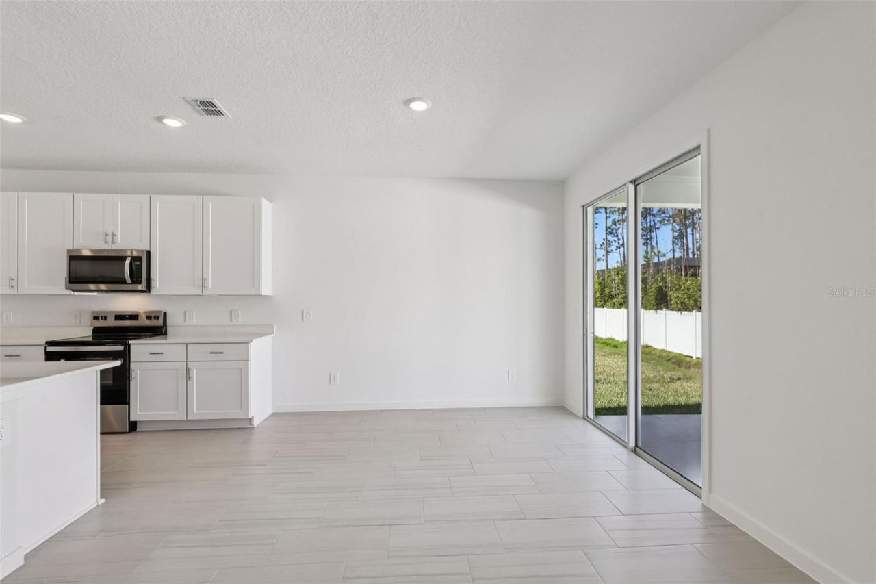 Photo 7 of 20: The interior photos are of another home with the same floor plan and interior finishes. Some details may vary