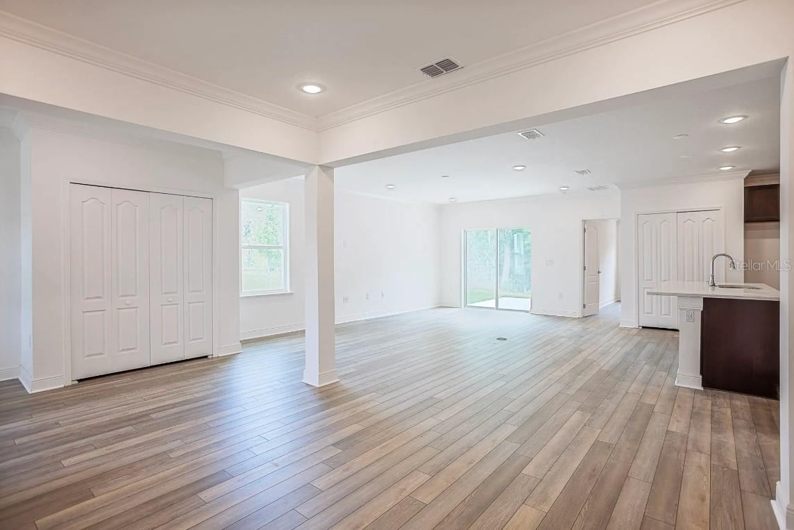 Photo 20 of 20: Model home - actual features may vary.