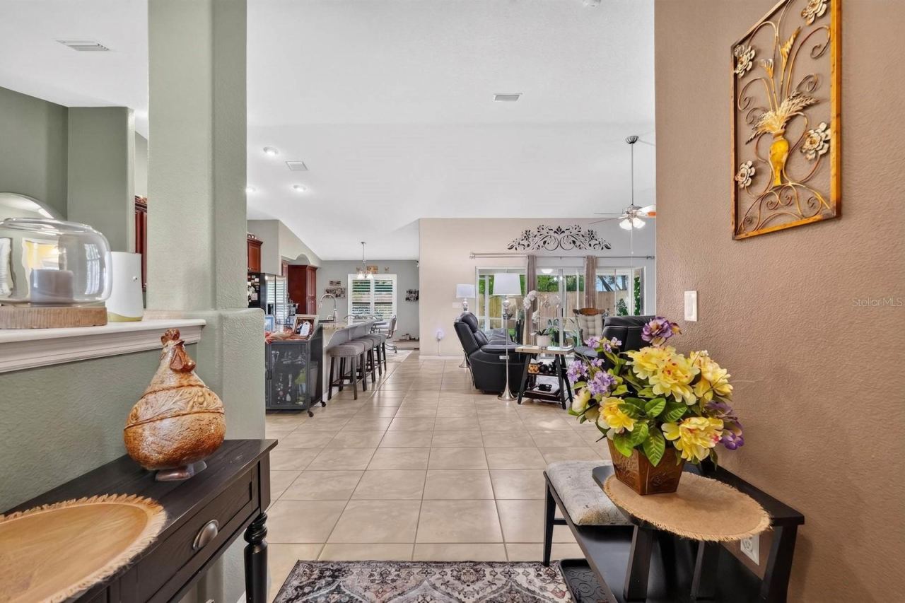 Photo 3 of 20: Open floor plan