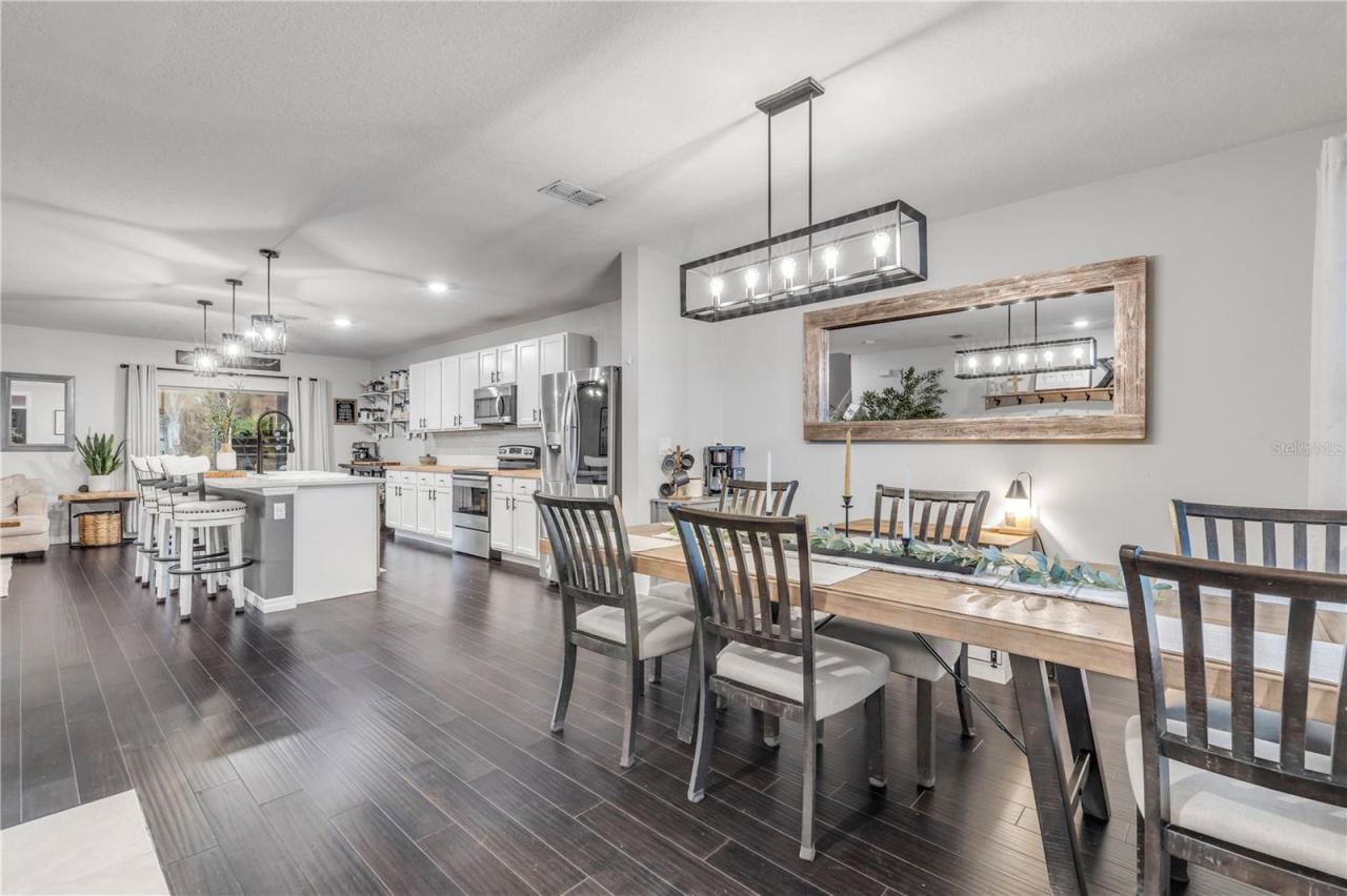 Photo 8 of 20: Kitchen and dining