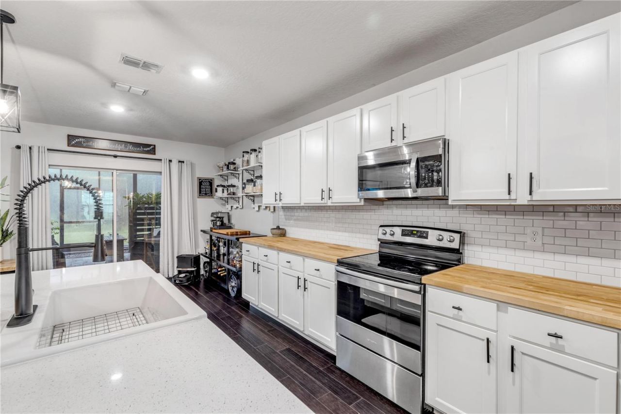 Photo 13 of 20: Kitchen