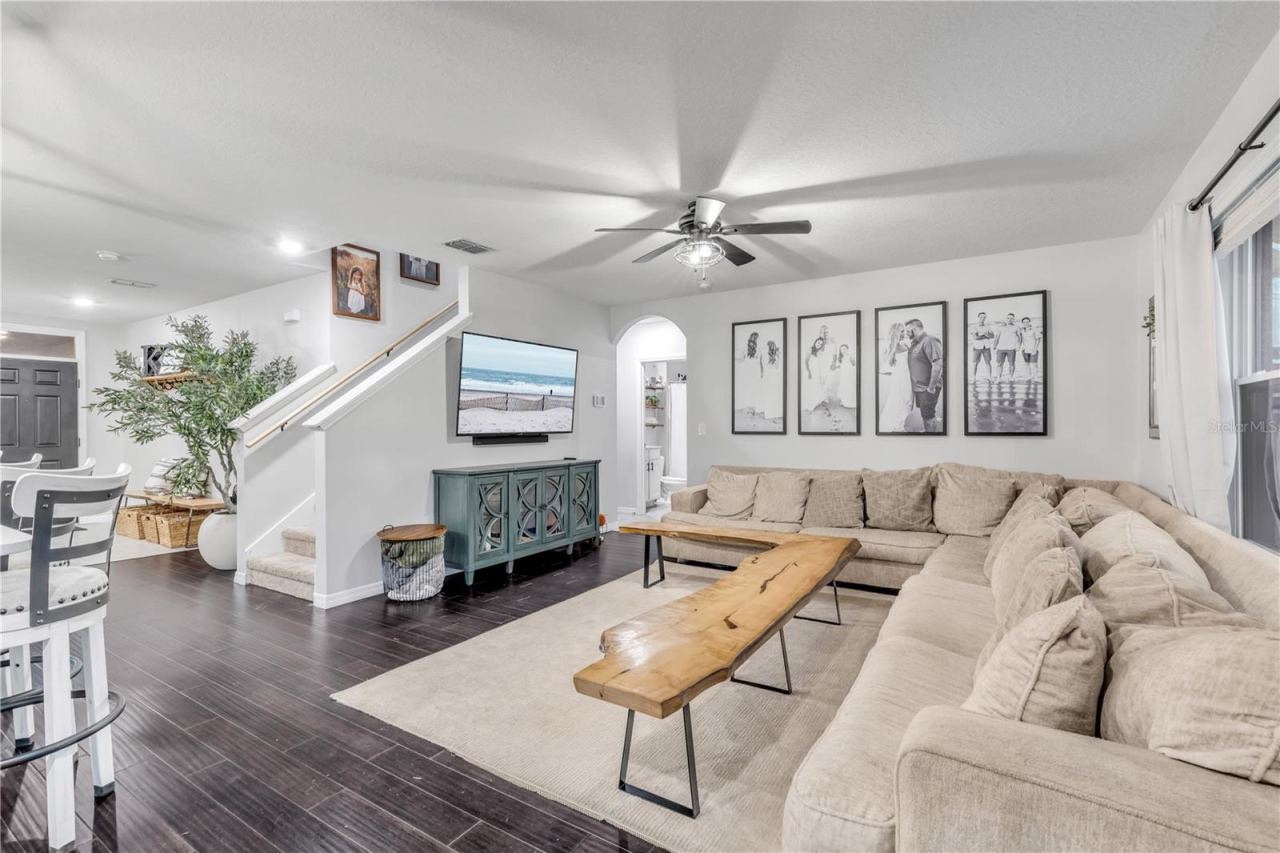 Photo 5 of 20: Living area