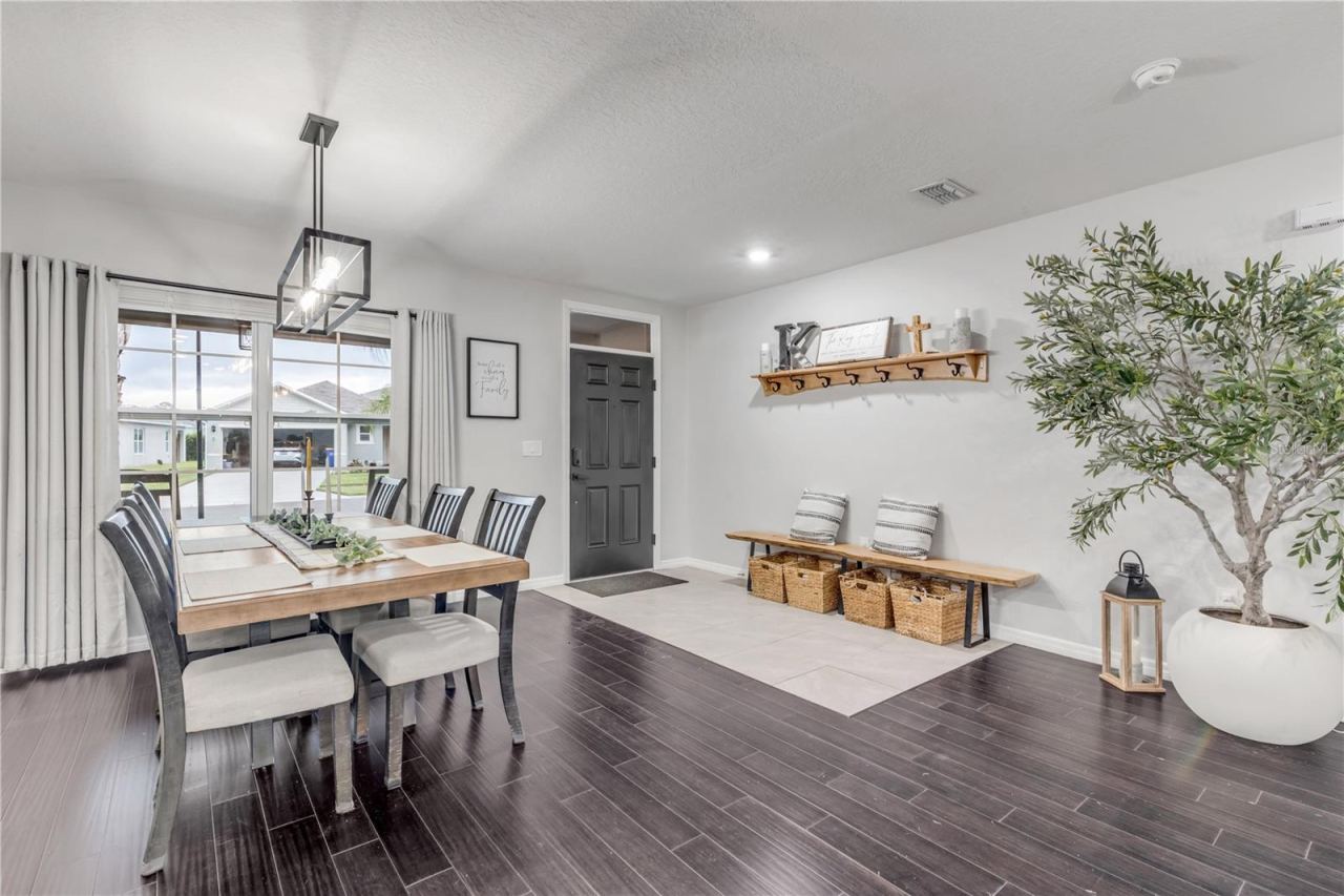 Photo 9 of 20: Dining and front