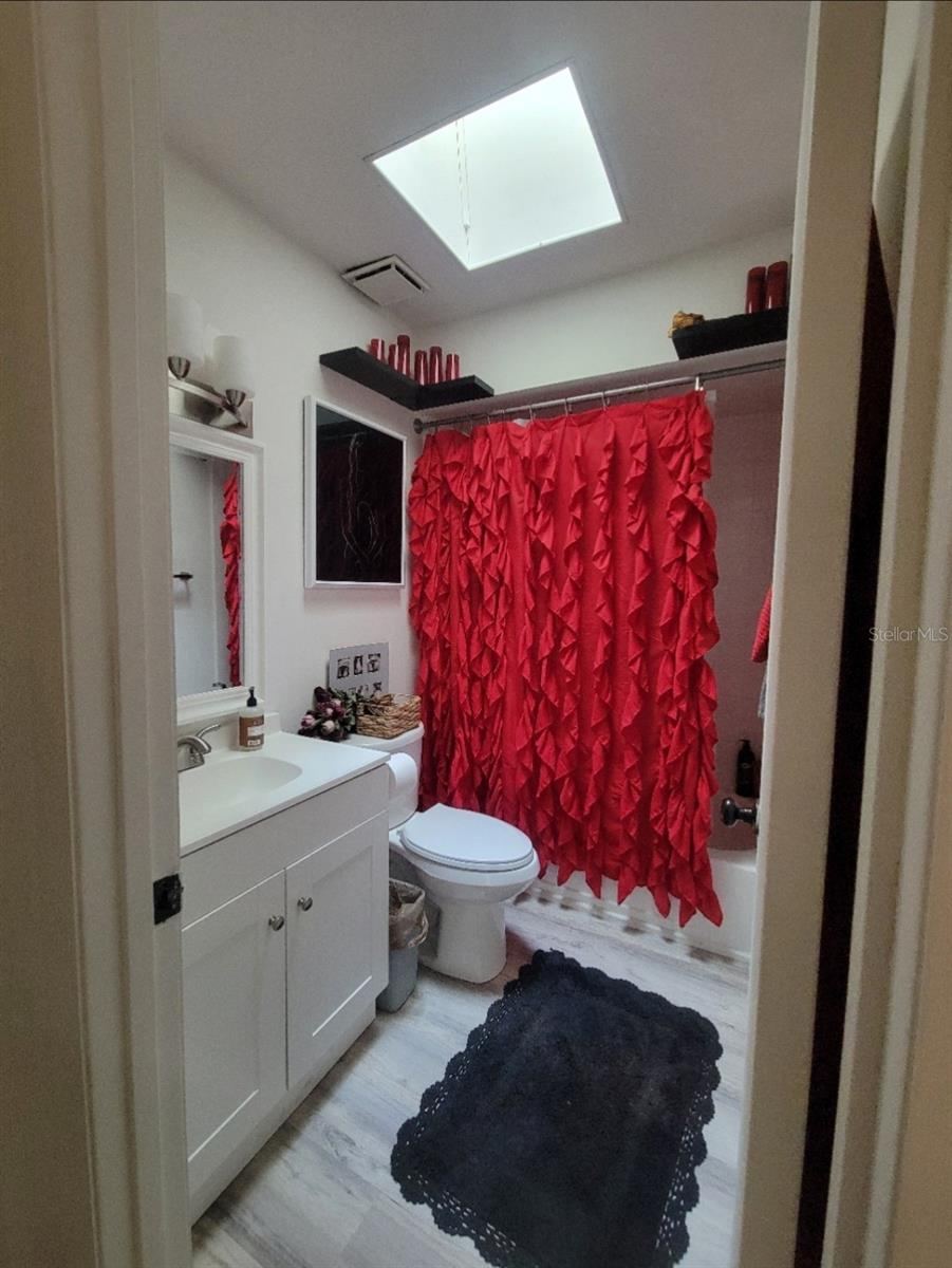 Photo 11 of 20: 2nd full bath completely updated with new vanity
