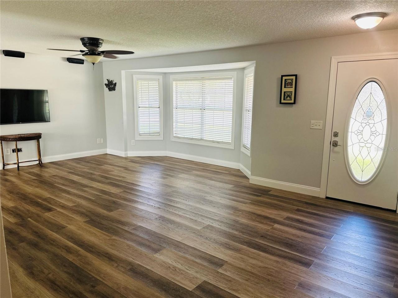 Photo 3 of 20: Living room and front door