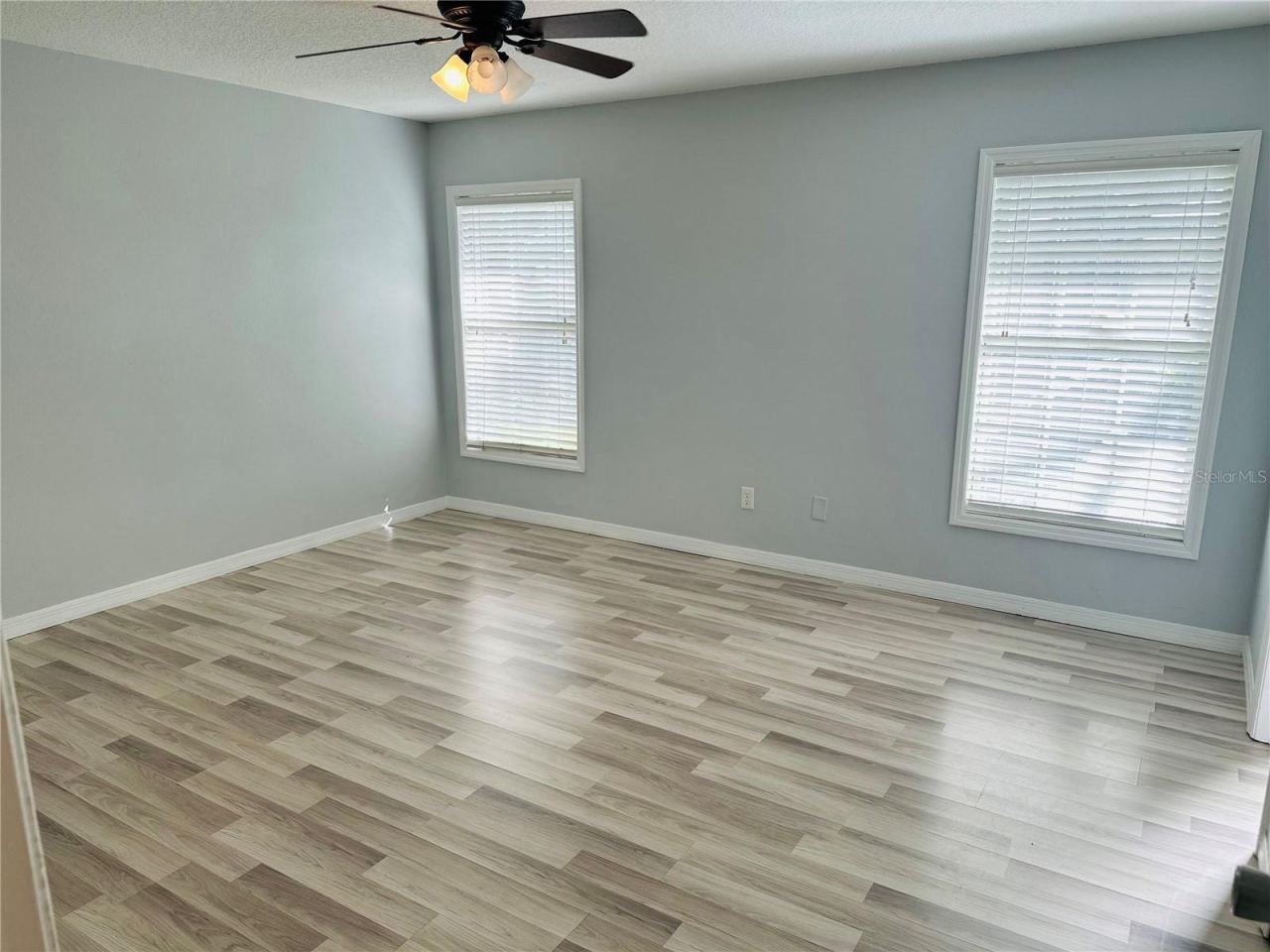 Photo 14 of 20: master bedroom facing to back