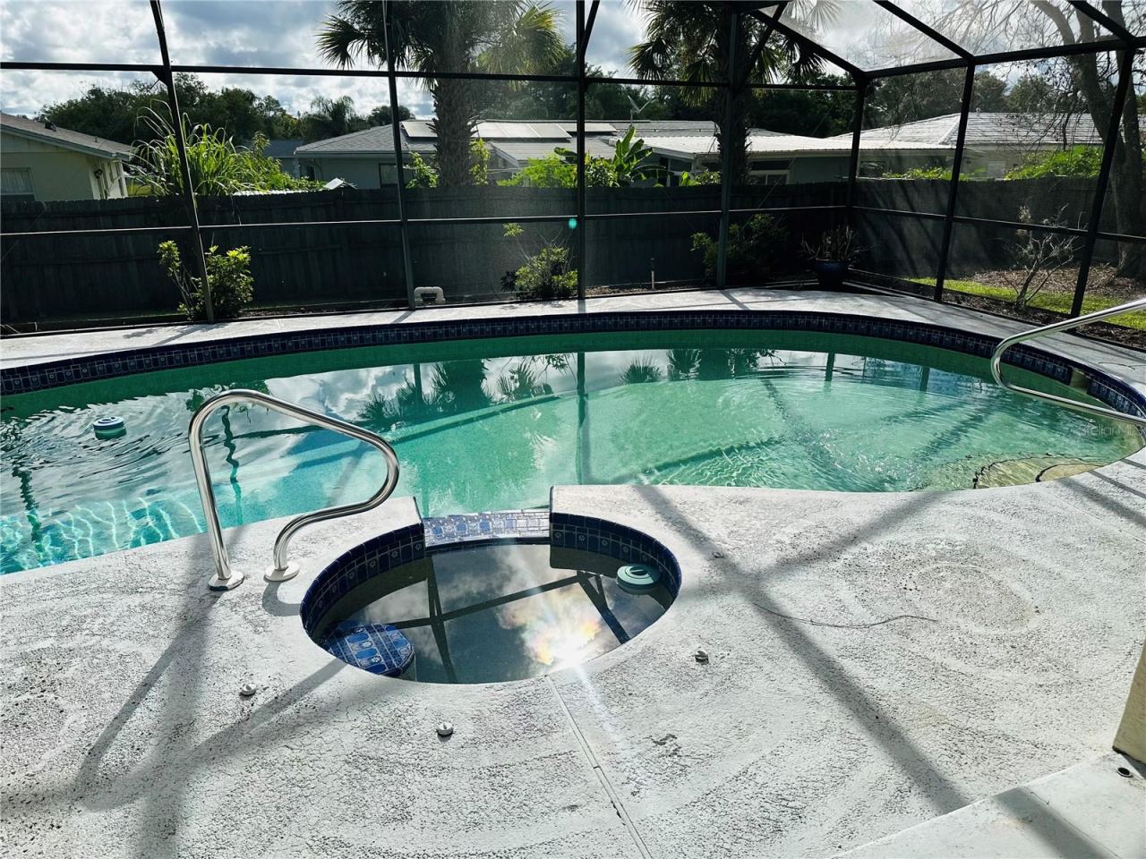 Photo 19 of 20: pool hot tub