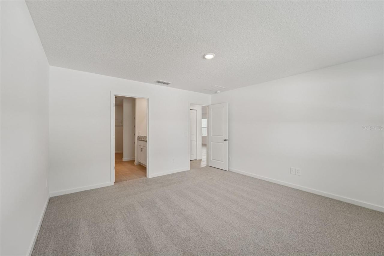 Photo 17 of 20: The interior photos are of another home with the same floor plan and interior finishes. Some details may vary