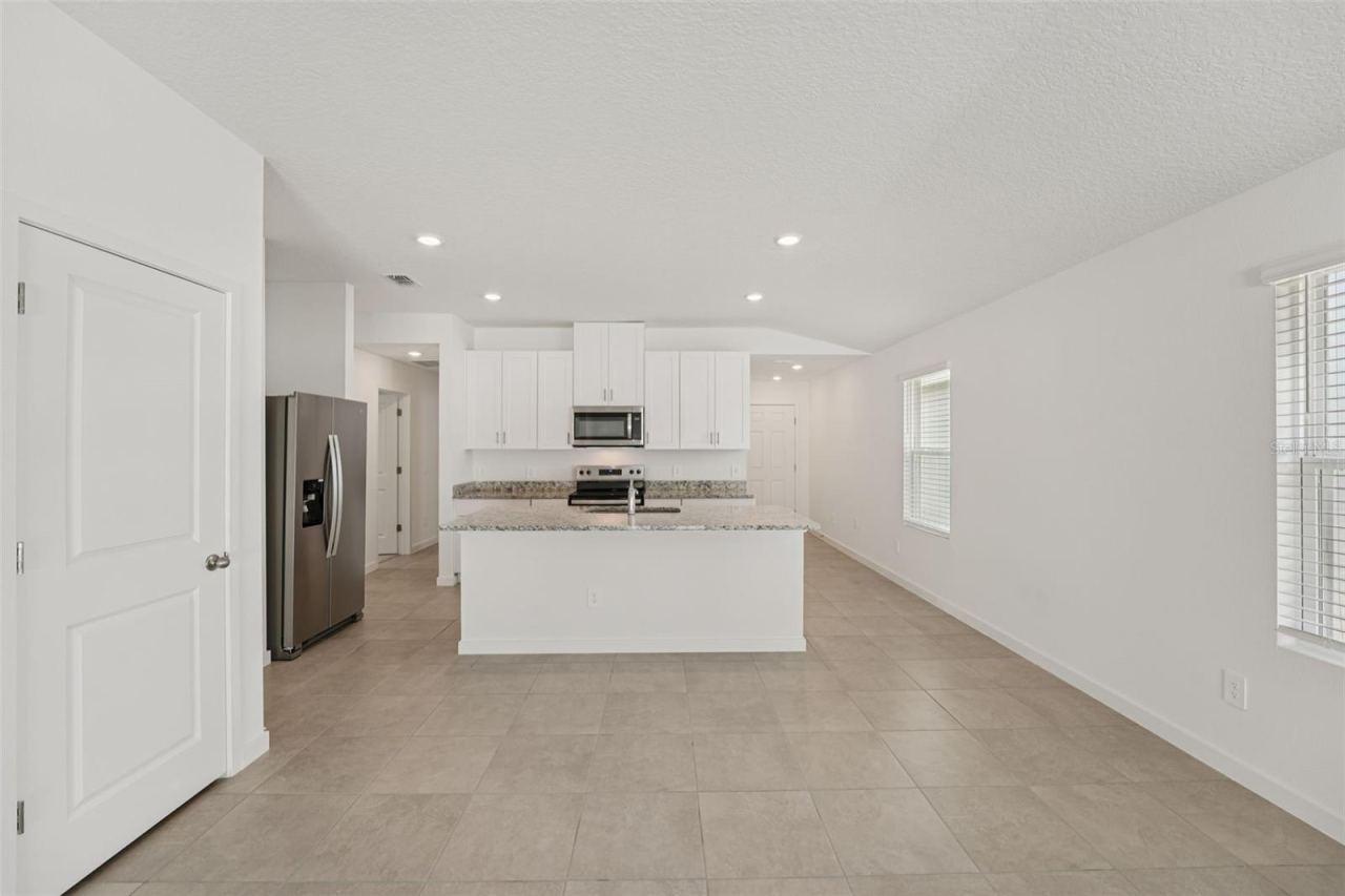 Photo 8 of 20: The interior photos are of another home with the same floor plan and interior finishes. Some details may vary