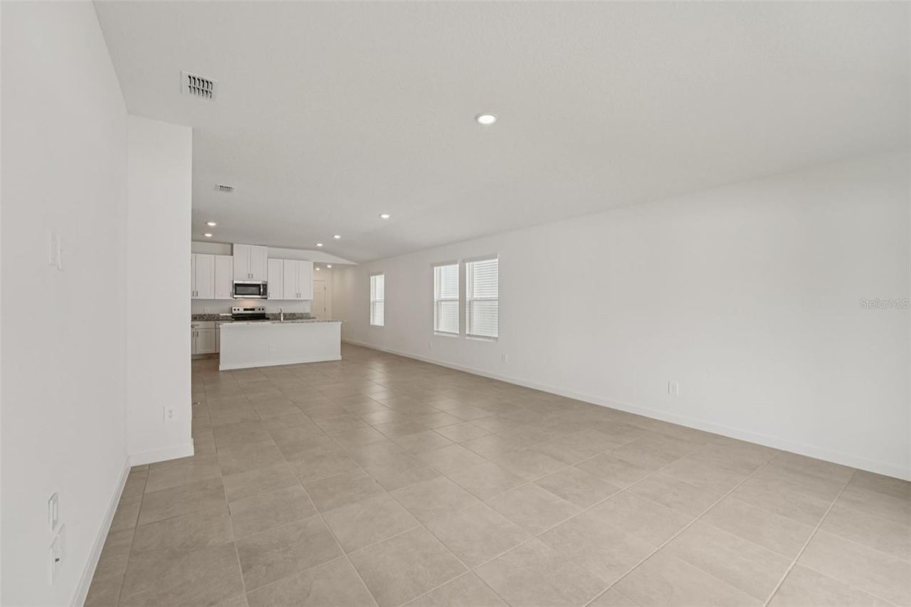 Photo 7 of 20: The interior photos are of another home with the same floor plan and interior finishes. Some details may vary