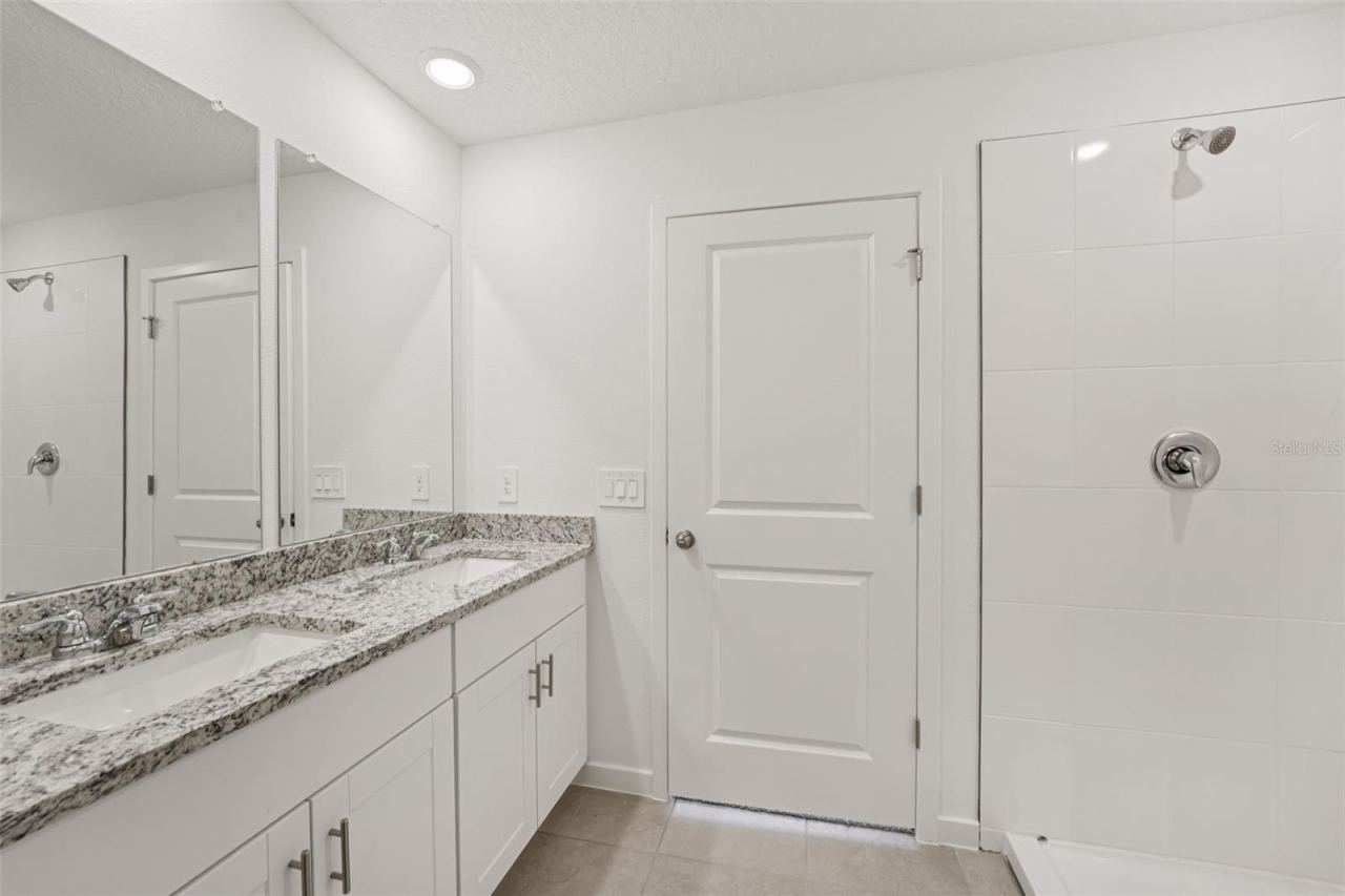 Photo 12 of 20: The interior photos are of another home with the same floor plan and interior finishes. Some details may vary