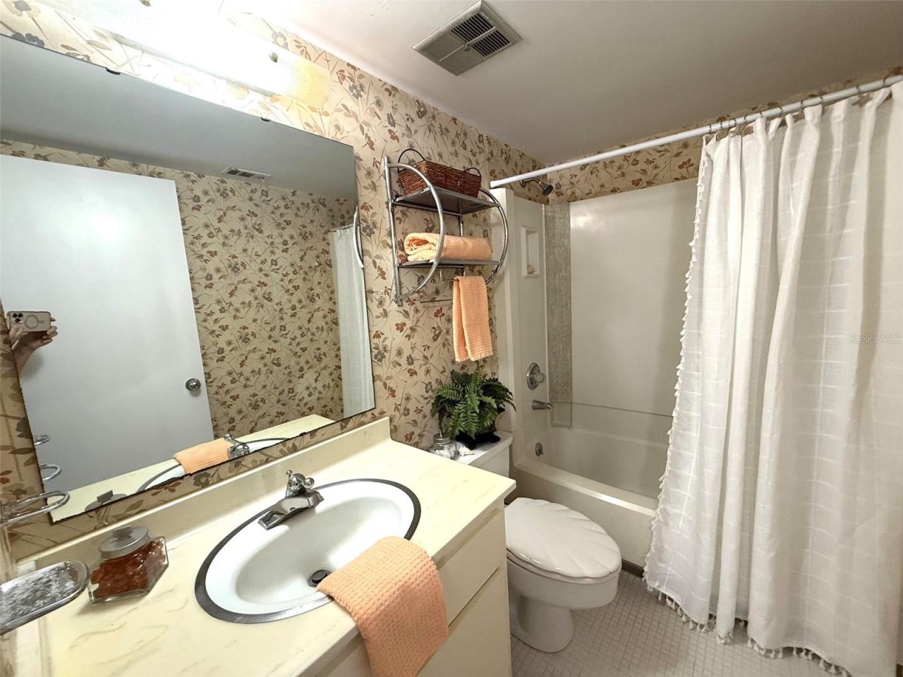 Photo 18 of 20: GUEST BATHROOM