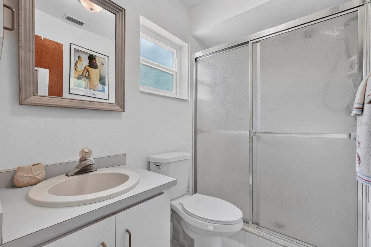 Photo 10 of 20: BATHROOM 1