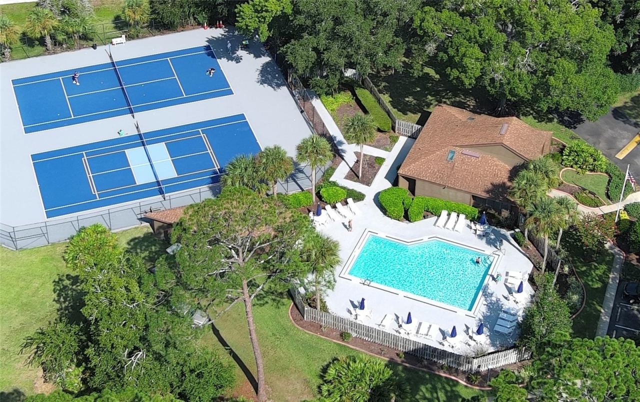 Photo 5 of 20: TennisCourt, Pool, Community Center